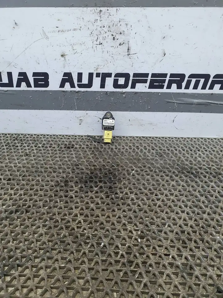 Kia Ceed (2015 - 2018) 95930A2060 Датчик удара SRS — фото 1