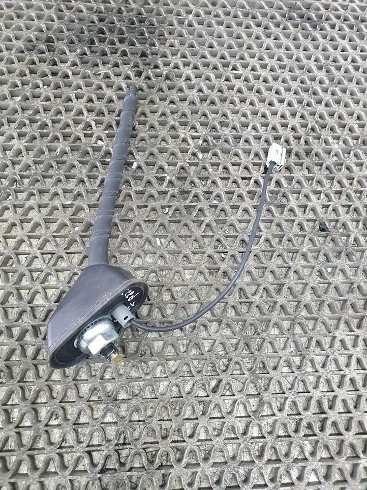 Kia Ceed (2012 - 2015) ABB2011001 GPS антенна — фото 2