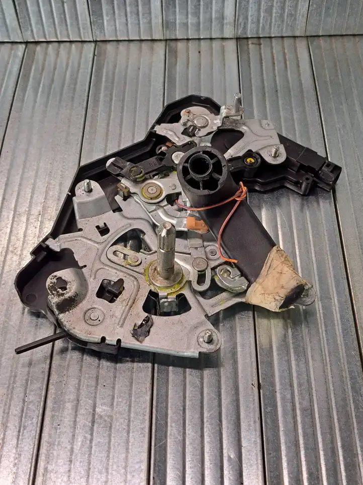 Hyundai H-1, Starex, Satellite (2007 - 2013) Замок раздвижной двери — фото 2