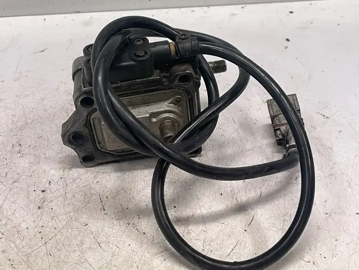 Mercedes-Benz Sprinter W901 W902 W903 W904 (1995 - 2007) 2464463243 Топливный насос — фото 1