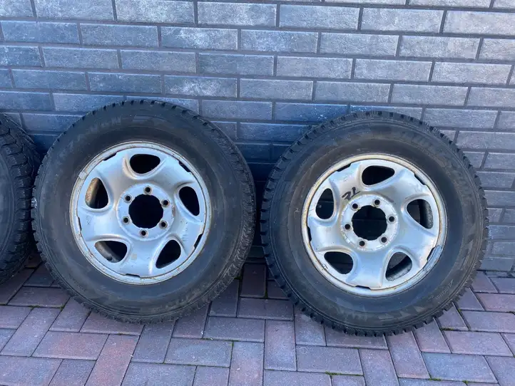 Toyota Hilux (AN10, AN20, AN30) (2004 - 2008) BRIDGESTONE Зимняя шина C шипованная R16 — фото 6