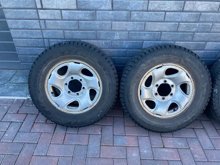 Toyota Hilux (AN10, AN20, AN30) (2004 - 2008) BRIDGESTONE Зимняя шина C шипованная R16 — фото 8
