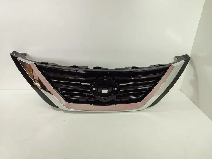 Nissan Altima (2015 - 2019) Верхняя решетка радиатора — фото 1