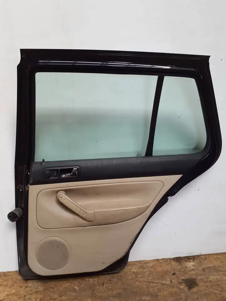 Volkswagen Golf IV (1998 - 2005)   Задняя дверь