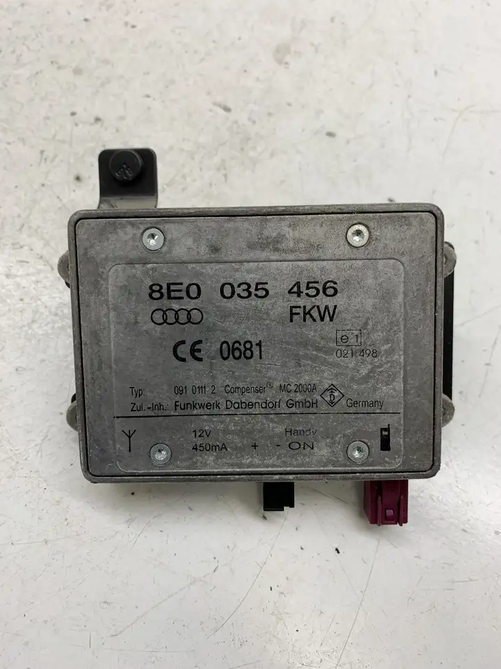 Audi A4 S4 B6 8E 8H (2000 - 2006) 8E0035456 Усилитель антенны — фото 1
