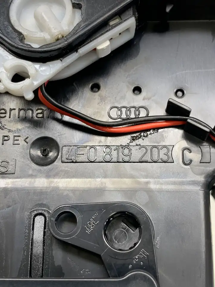 Audi A6 S6 C6 4F (2008 - 2011) 4F0819203C Задний воздушный дефлектор — фото 2