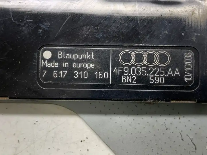 Audi A6 S6 C6 4F (2008 - 2011) 4F9035225AA Усилитель антенны — фото 2