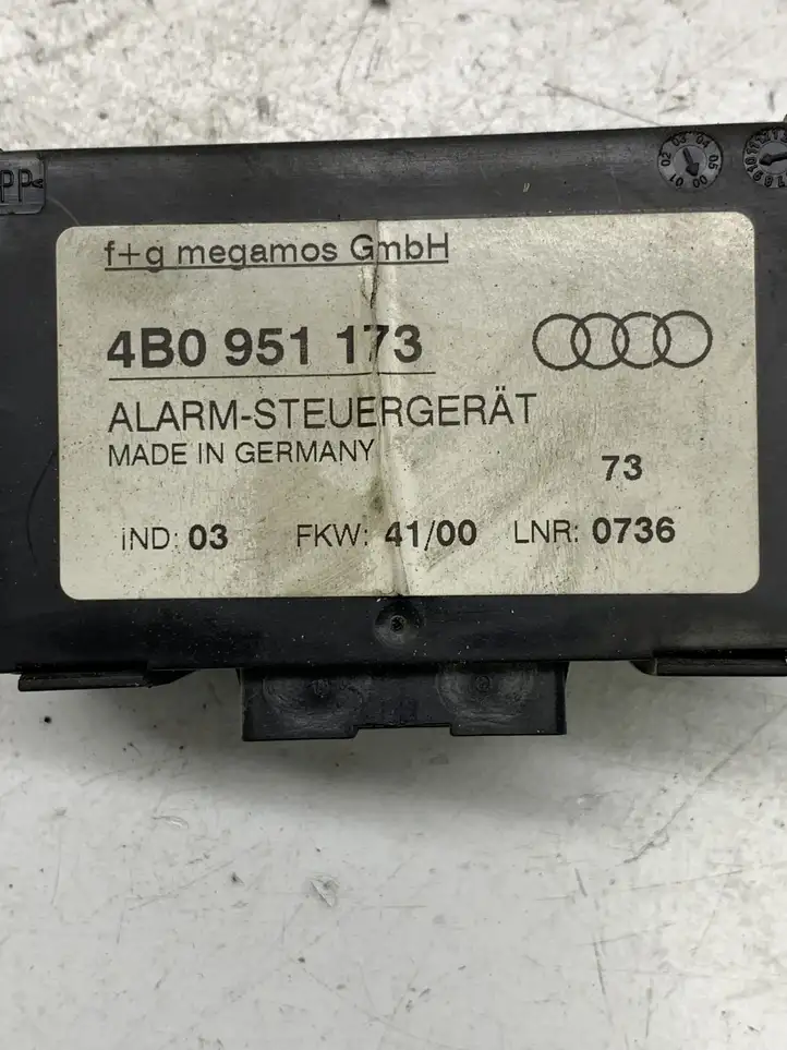 Audi A6 S6 C5 4B (1997 - 2001) 4B0951173 Блок управления сигнализацией — фото 2