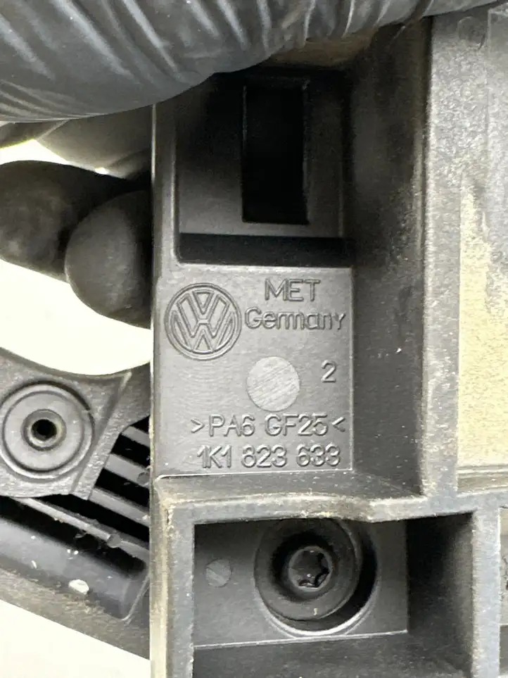 Volkswagen Golf Plus (2004 - 2008) 1K1823633 Ручка открытия капота — фото 3
