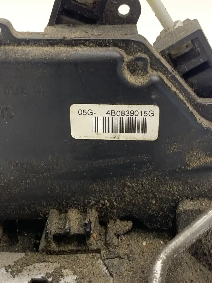 Audi A6 S6 C5 4B (2001 - 2004) 4B0839015G Замок задней двери — фото 2