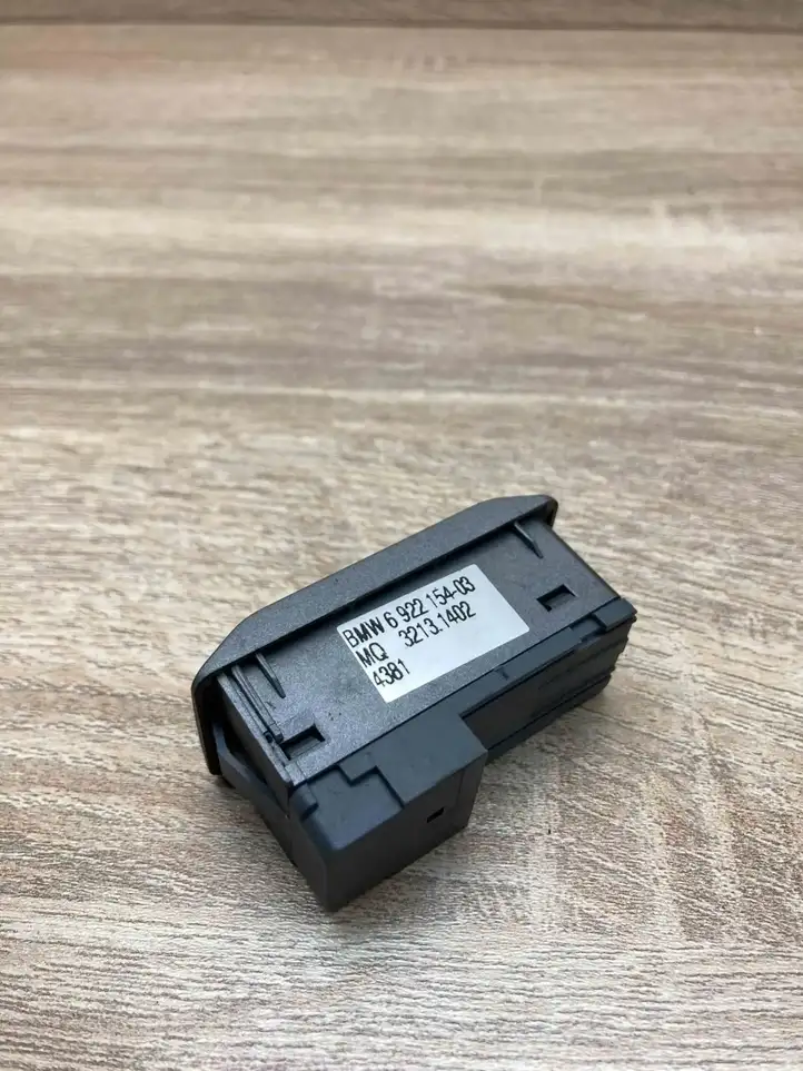 BMW 7 E65 E66 (2001 - 2008)  6922154 Кнопка SOS