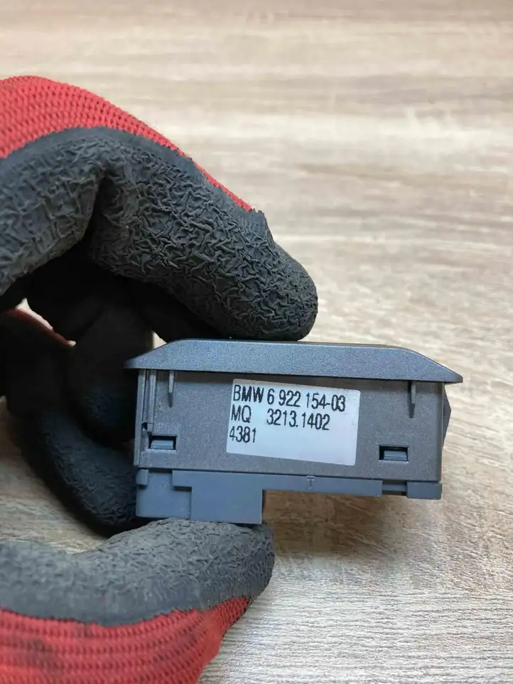 BMW 7 E65 E66 (2001 - 2008)  6922154 Кнопка SOS