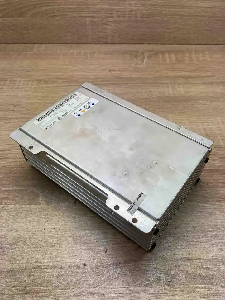 Audi A8 S8 D2 4D (1999 - 2002) 4E0035223C Усилитель звука — фото 2