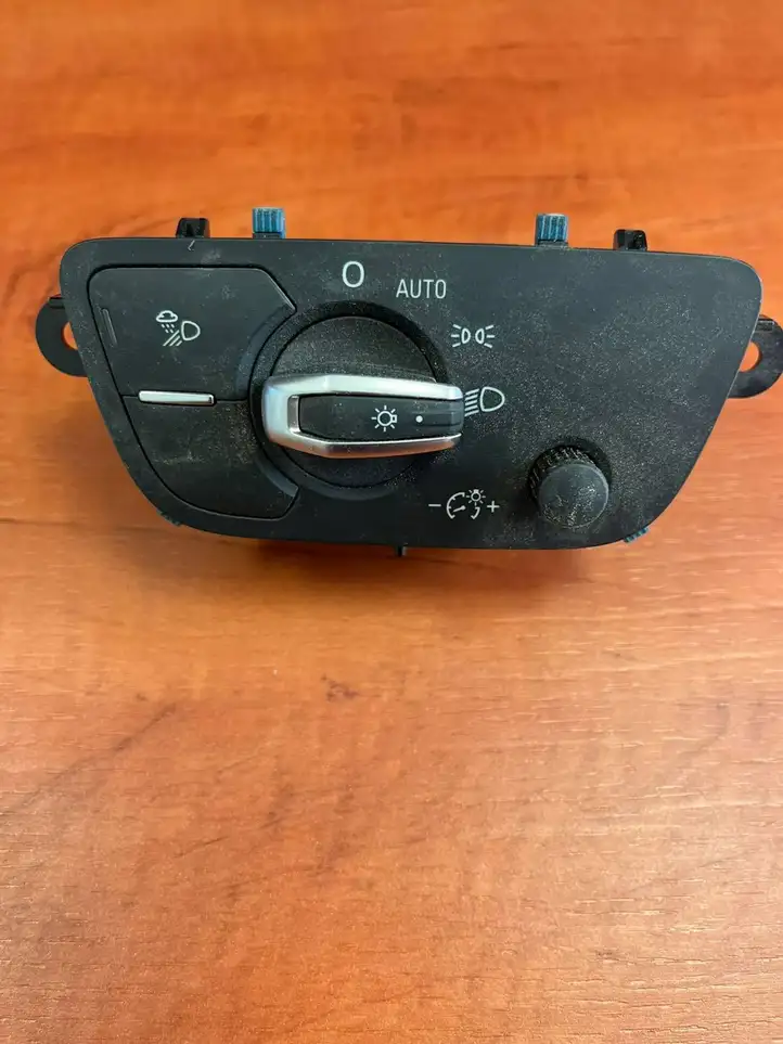 Audi A4 S4 B9 (2015 - 2019) 4M0941531AK Включатель фонарей — фото 1