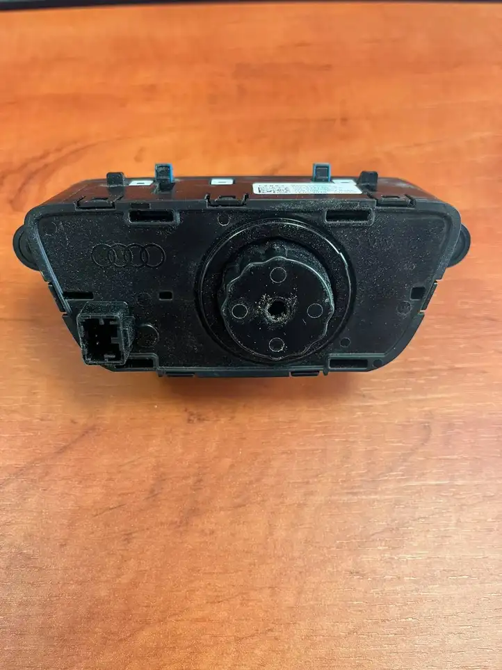 Audi A4 S4 B9 (2015 - 2019) 4M0941531AK Включатель фонарей — фото 2