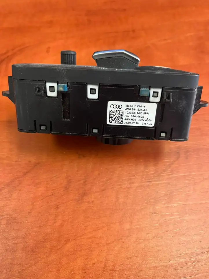 Audi A4 S4 B9 (2015 - 2019) 4M0941531AK Включатель фонарей — фото 3
