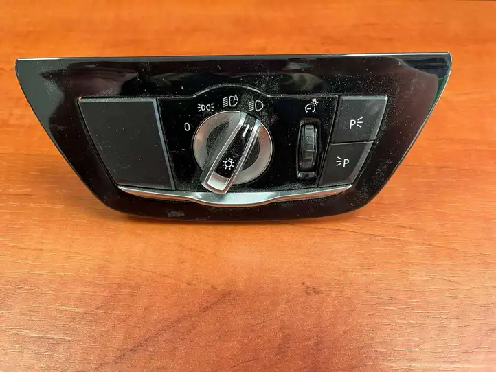 BMW 5 G30 G31 (2016 - ) 9472967 Включатель фонарей — фото 1