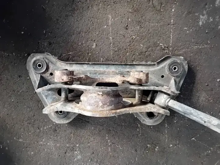 Hyundai Santa Fe (2000 - 2005) Задняя балка подвески — фото 4