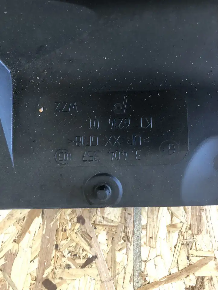 BMW X3 E83 (2003 - 2010)  3404357 Крышка микрофильтра воздуха