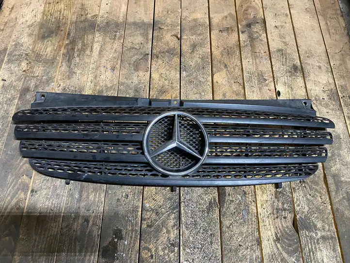 Mercedes-Benz Vito Viano W639 (2003 - 2010) a6398800185 Верхняя решетка радиатора — фото 1