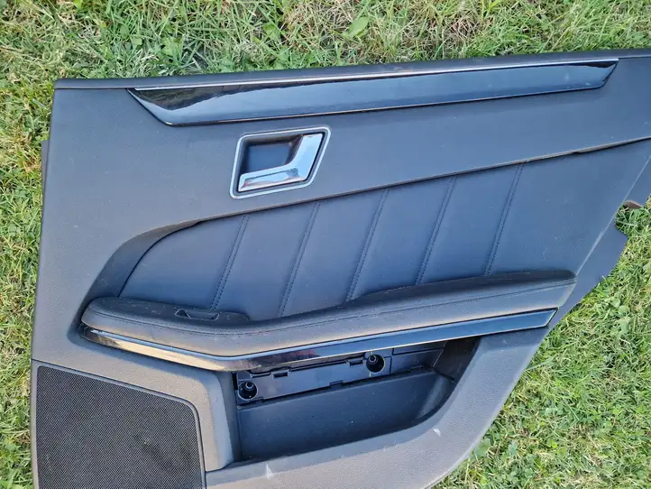 Mercedes-Benz E W212 (2009 - 2016) 2127301070 Обшивка задней двери — фото 3