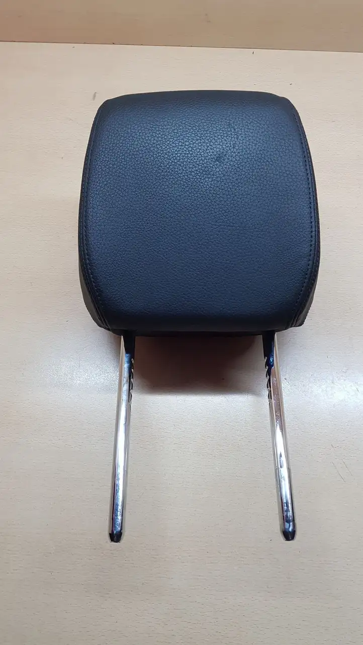 BMW 3 F30 F35 F31 (2012 - 2018) Подголовник переднего сиденья — фото 1