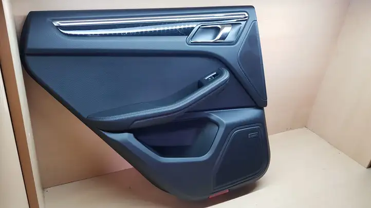 Porsche Macan (95B) (2014 - 2018) 95B867211 Обшивка задней двери — фото 1