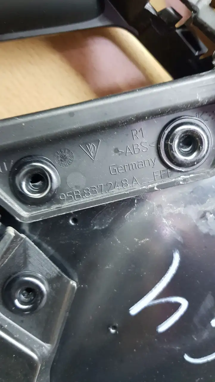 Porsche Macan (2014 - 2018)  95B867012 Обшивка передней двери