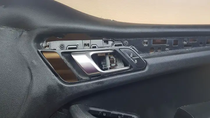 Porsche Macan (2014 - 2018)  95B867012 Обшивка передней двери