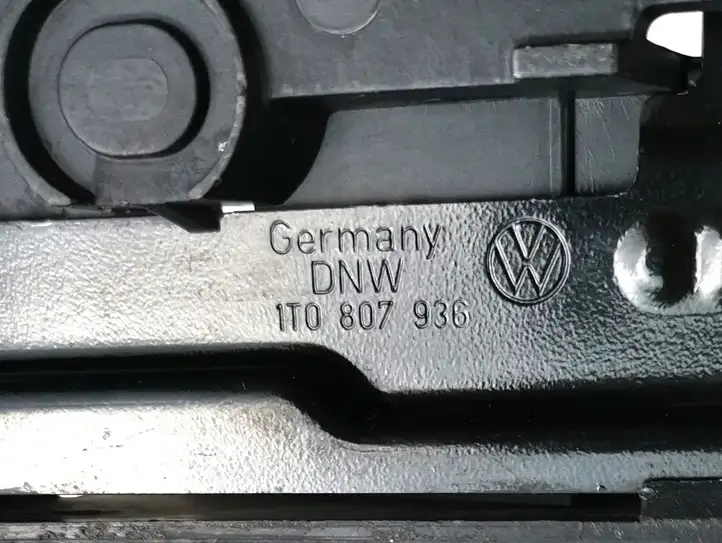 Volkswagen Touran I (2003 - 2010) 1t0807050 Кронштейн переднего бампера — фото 5