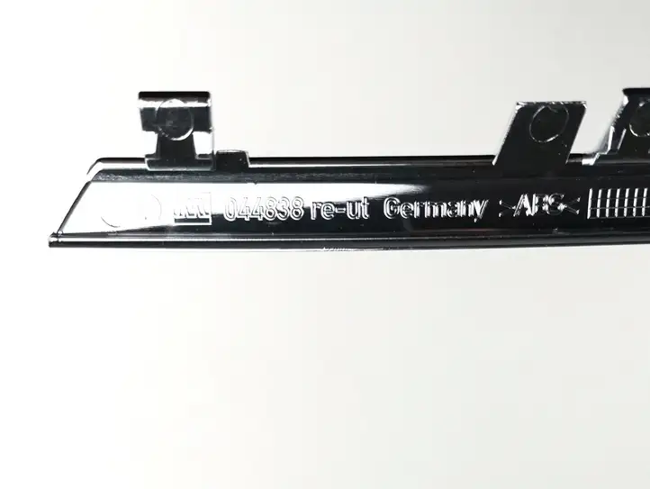 Volkswagen Passat CC (2008 - 2012)  044838 Верхняя решётка