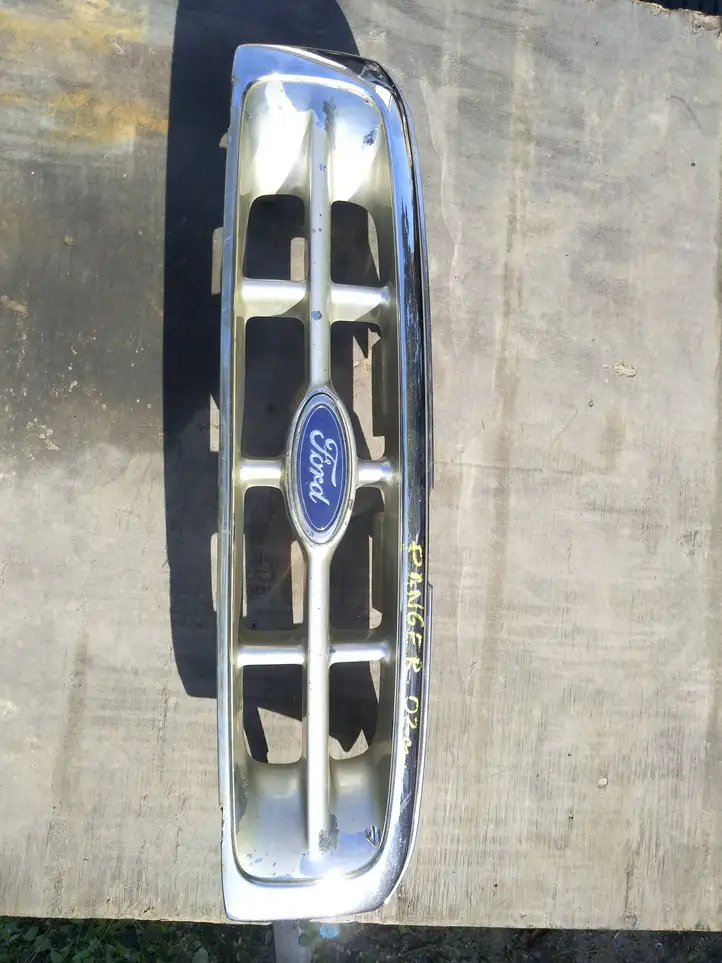Ford Ranger (1998 - 2006) UH7750710 Верхняя решетка радиатора — фото 1