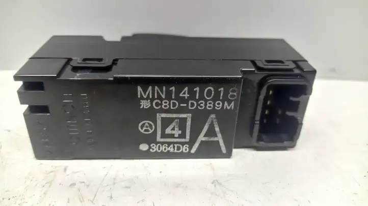 Mitsubishi Colt (2004 - 2008) MN141018 Кнопка стеклоподъемников — фото 3