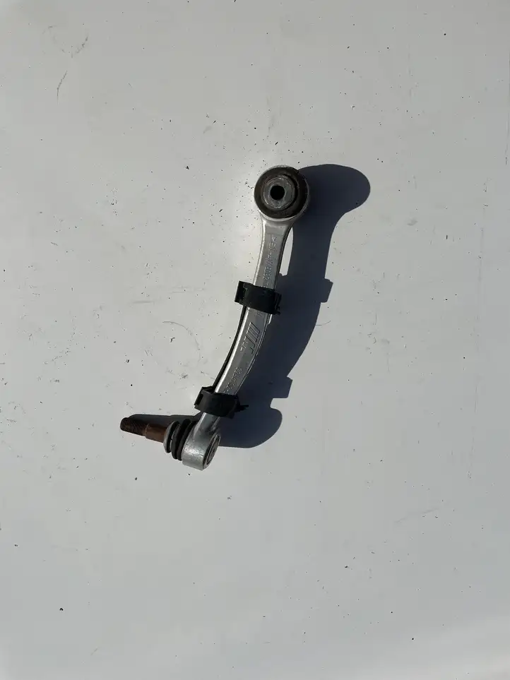 BMW 6 F12 F13 (2010 - 2018)  2284132 Рычаг