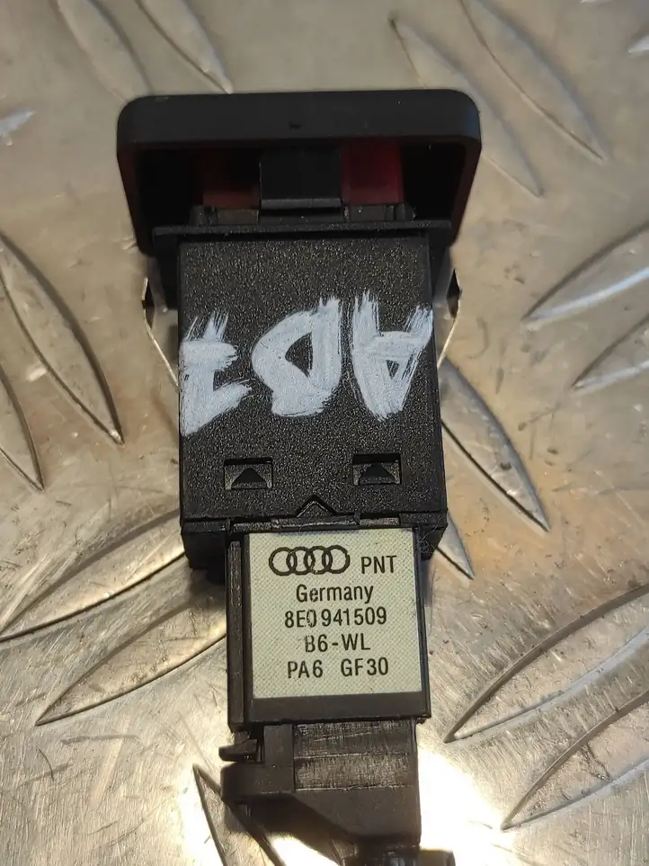 Audi A4 S4 B7 8E 8H (2004 - 2009) 8E0941509 Включатель аварийных фонарей — фото 2