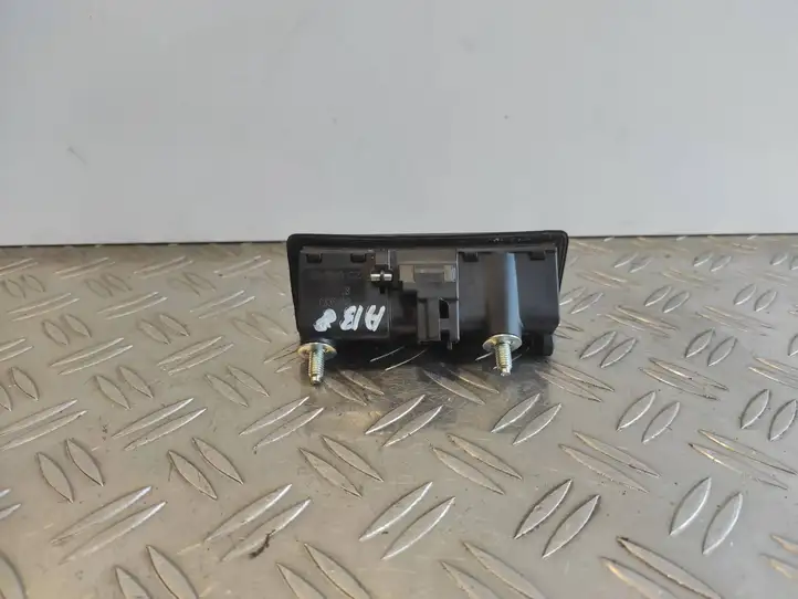 Audi A4 S4 B8 8K (2007 - 2011) 5N0827566B Кнопка закрытия крышки багажника — фото 2