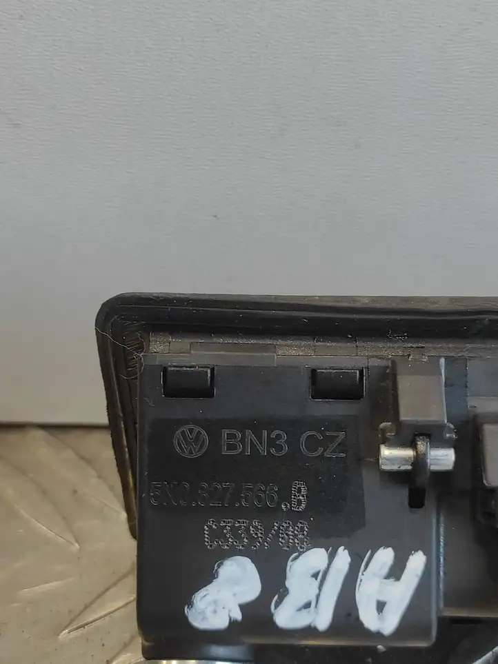 Audi A4 S4 B8 8K (2007 - 2011) 5N0827566B Кнопка закрытия крышки багажника — фото 4