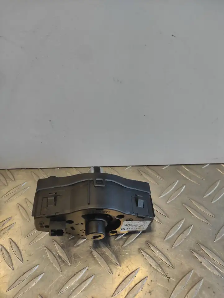 Audi A4 S4 B8 8K (2007 - 2011) 8K0941531G Включатель фонарей — фото 3