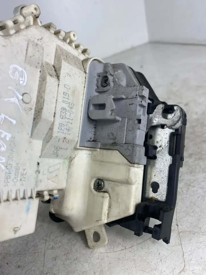 Seat Leon (1P) (2005 - 2012) 1P0839015D Замок задней двери — фото 4