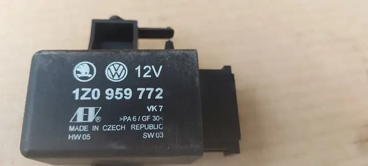 Volkswagen PASSAT B6 (2005 - 2010) 1Z0959772 Прочие блоки управления — фото 3