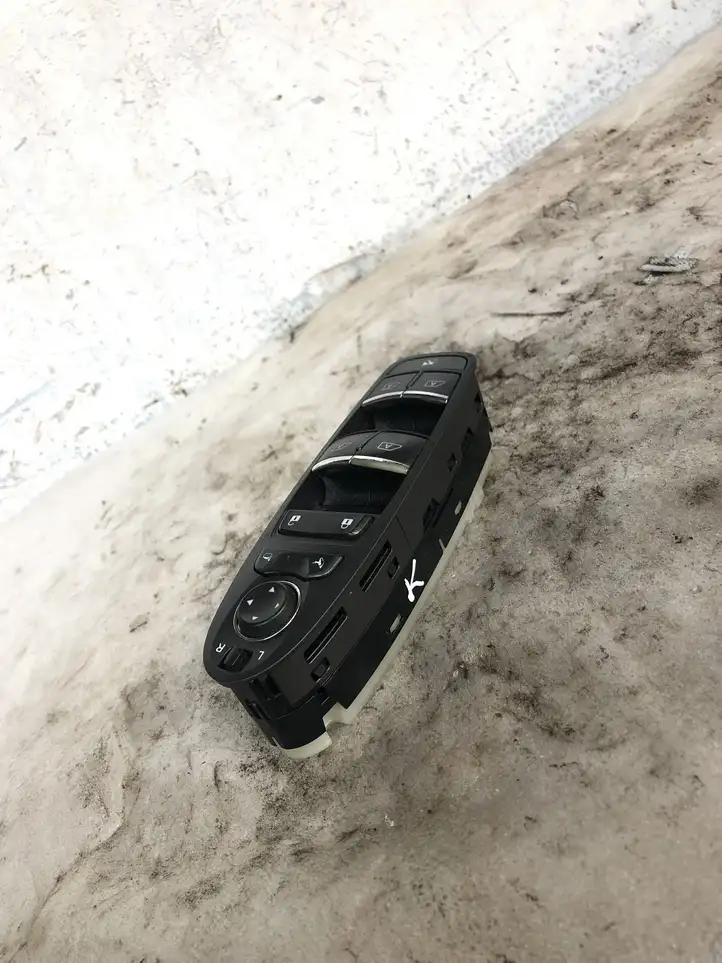 Infiniti Q50 (2013 - 2018) 25401 Кнопка стеклоподъемников — фото 3
