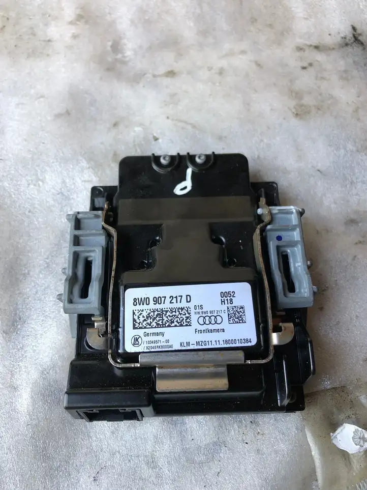 Audi A4 S4 B9 8W (2019 - ) 8w0907217d Камера в лобовом стекле — фото 2