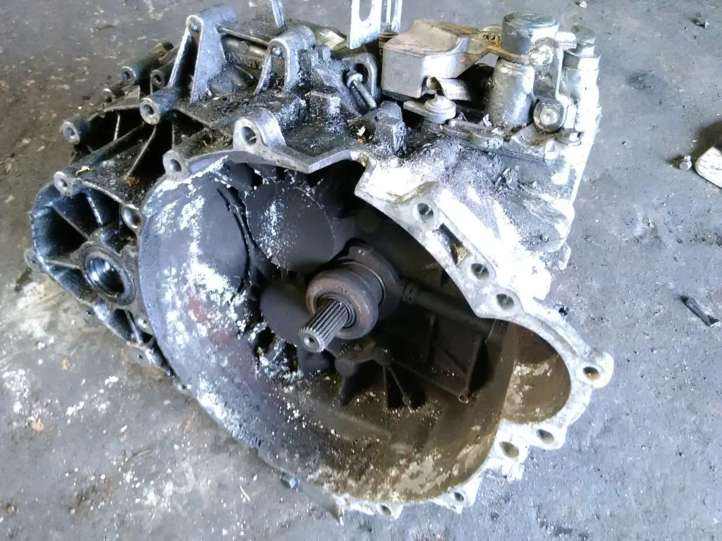 666R7002BC Volvo V70 Mechaninė 6 pavarų dėžė