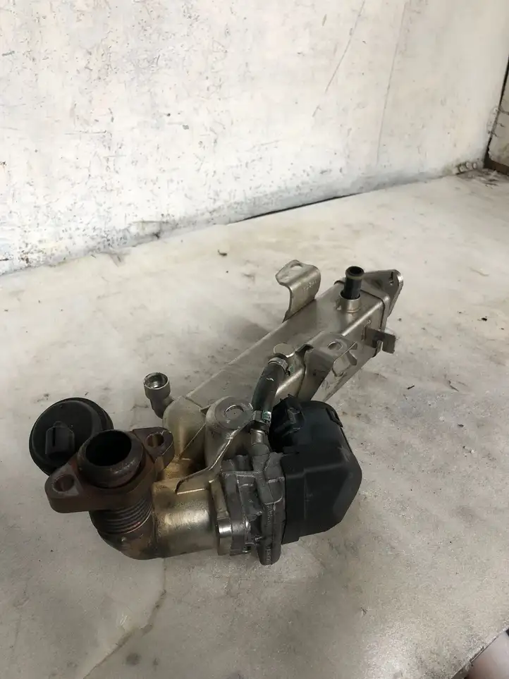 BMW 1 F20 F21 (2011 - 2019) 781075109 Охладитель клапана EGR — фото 2