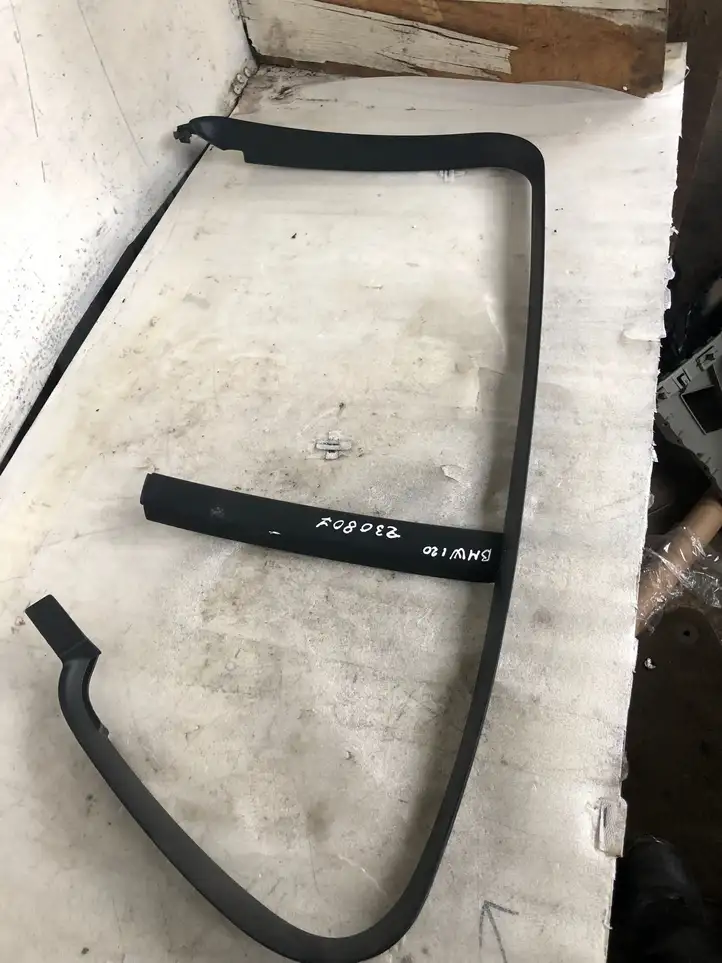 BMW 1 F20 F21 (2011 - 2019) 51337241204 Накладка стекла задней двери — фото 2
