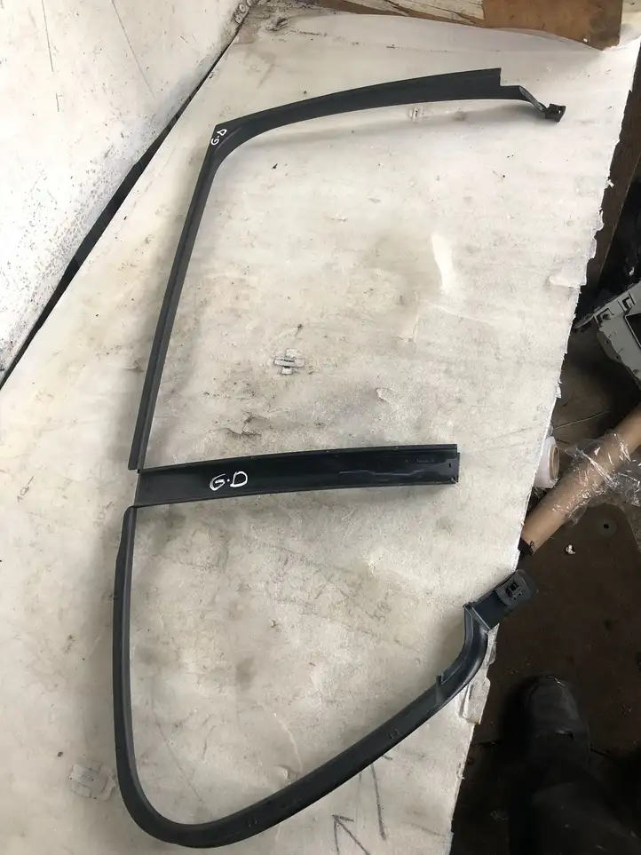 BMW 1 F20 F21 (2011 - 2019) 51337241204 Накладка стекла задней двери — фото 3