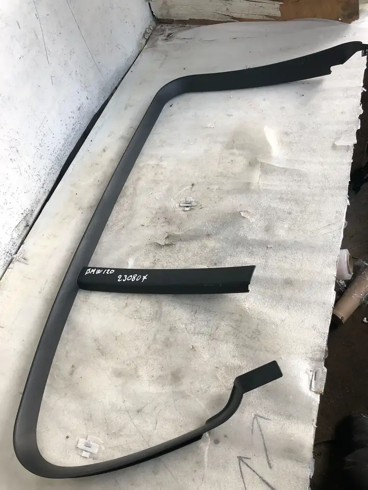 BMW 1 F20 F21 (2011 - 2019) 51337241203 Накладка стекла задней двери — фото 1