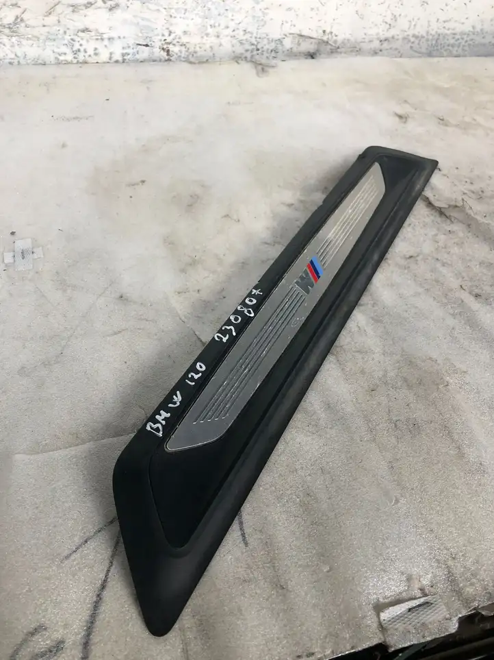 BMW 1 F20 F21 (2011 - 2019) 5147805103705 Внутренняя отделка переднего порога — фото 1