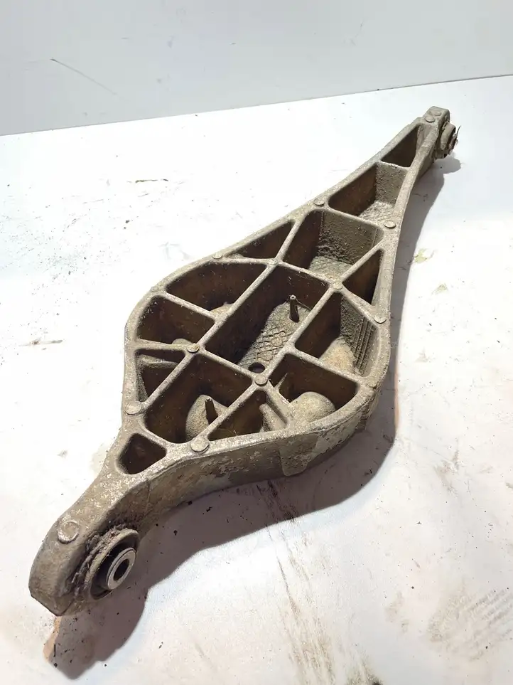 Volvo XC60 (2013 - 2017)  6G915B719B Вилы