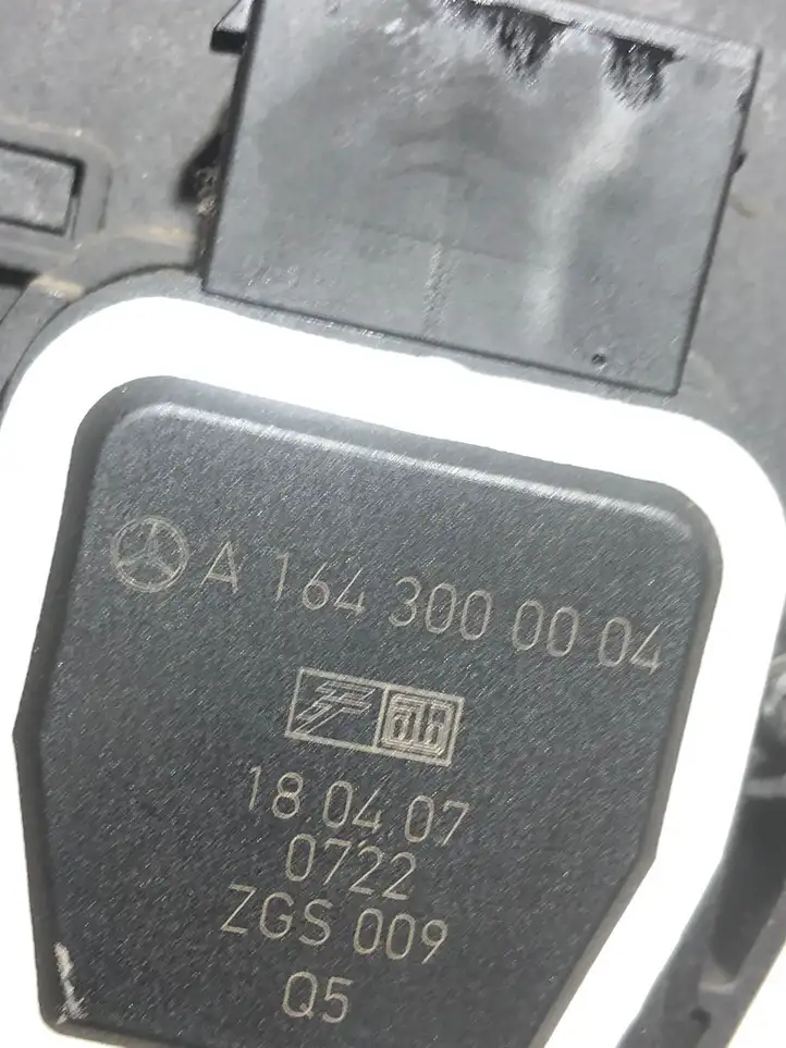 Mercedes-Benz GL X164 (2006 - 2012) A1643000004 Педаль акселератора — фото 4